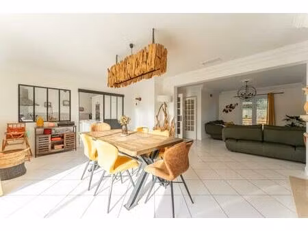 maison de 8 pièces de 232 m² à bègles