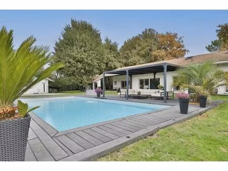 maison de 6 pièces de 180 m² en vente à salles