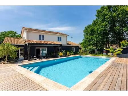 charmante maison 200 m² avec jardin à sainte-hélène