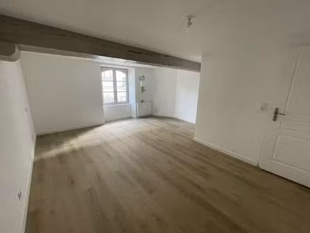 location appartement 3 pièces à château-gontier (53200) : à louer 3 pièces / 53m² château-
