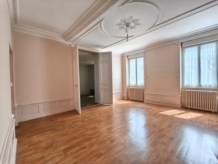 appartement nevers avec cour privative  ancien  charme  fonctionnalité  2 chambres proche 