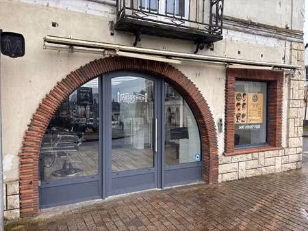 location bureaux et commerces à gennes (49350) : à louer / 35m² gennes