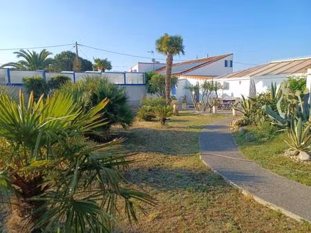 maison de 9 pièces de 307 m² à saint-just-luzac