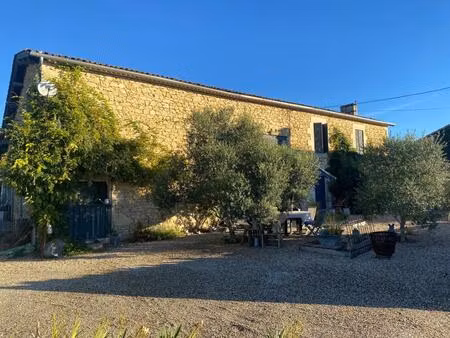 élégante maison en pierre avec piscine