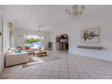 maison de 9 pièces de 240 m² située à montpellier