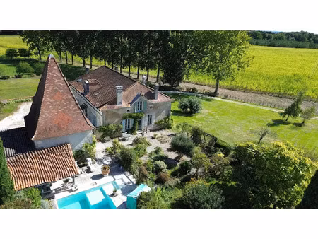 vente maison 9 pièces 288 m² à aubeterre-sur-dronne (16390)  498 750 €