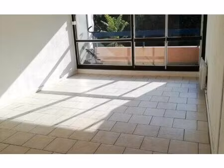 location appartement  22.89 m² t-0 à nîmes  410 €