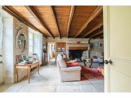 maison en pierre de campagne au charme intemporel et au fort potentiel