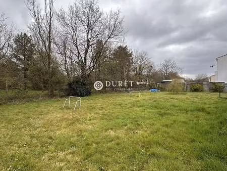 vente terrain à montaigu (85600) : à vendre / 325m² montaigu