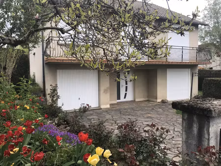 maison de type 5 cuisine équipée 27 rue de val aurillac