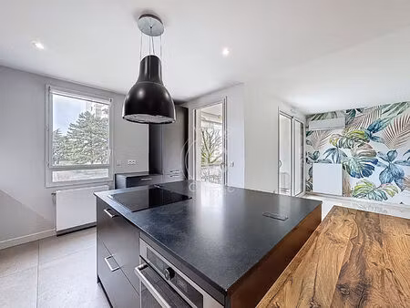 appartement t3 à caluire - tb état - tb prestations - metro