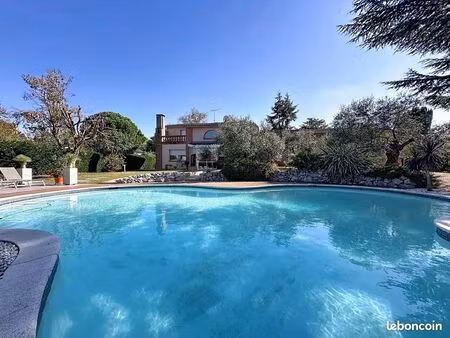 maison 8 pièces 320 m²