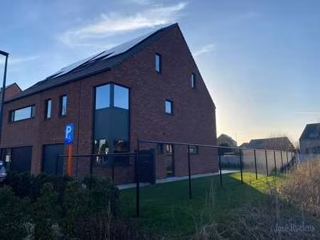 nieuwbouw woning  verkoop onder 21% btw  met 6 slaapkamer...