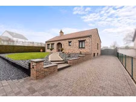 vivre de plain-pied avec piscine et véranda à dormaal