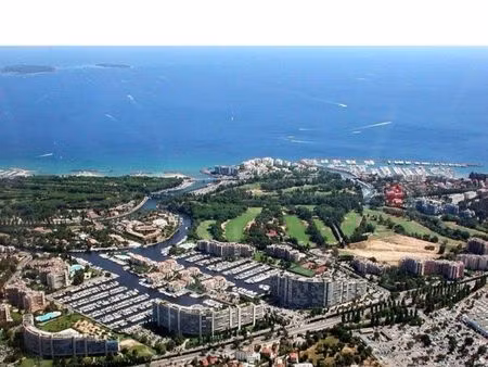 rare place de bateau en pleine propriété de 6m60 x 2m30