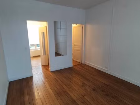 t1 lumineux gare a pied et cave