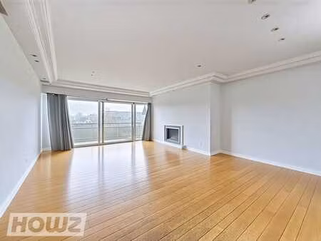 ? bel appartement 3 chambres avec balcons – plein centre-vil