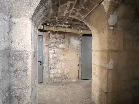 cave saine 14m carre boulevard beaumarchais 75011