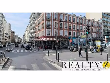 local commercial 102 m²