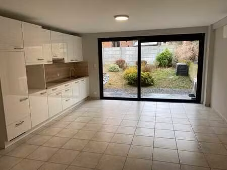 super petit appartement rénové de 60 m2