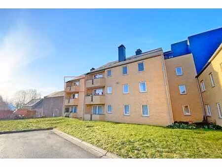 appart (2ch) (80 m²) avec balcon  cave  et parking ext.