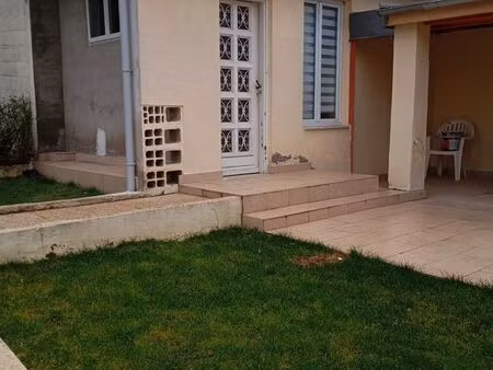 a louer studio + preau refait neuf dans un grand jardin tres calme 15 m2 + 10 m2