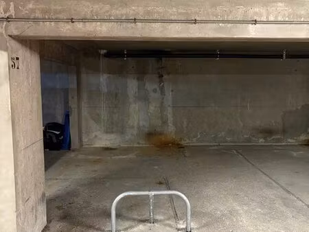 place voiture parking