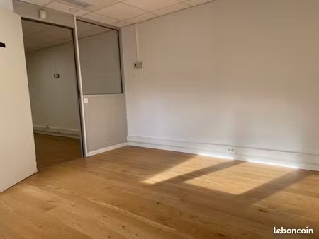 bureau 123 m²