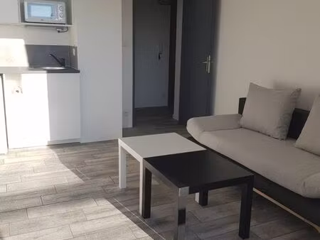 joli studio avec piscine20m² meublé+terrasse