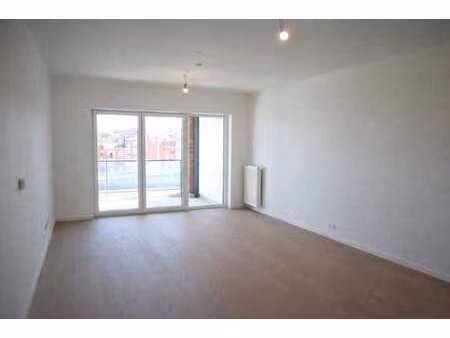 appartement 2 chambres - 900 € (+165 € charges)