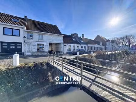 te renoveren woning op uiterst charmante ligging!