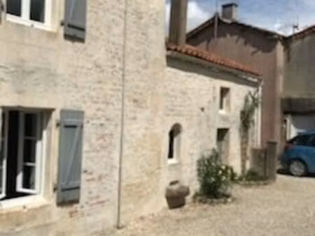 belle maison ancienne en pierres