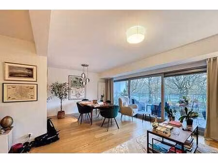 cce i cinquantenaire : appartement de standing avec terrasse