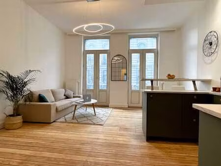 bel appartement rénové  lumineux avec espace extérieur