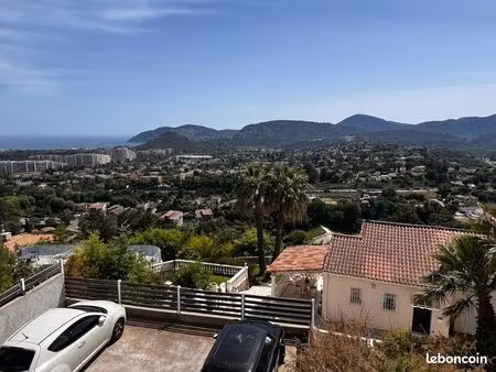 f4  piscine  parking  vue mer ?