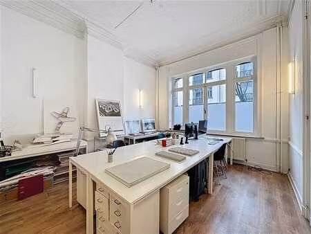 châtelain  bureau de ±276 m² avec cour intérieure