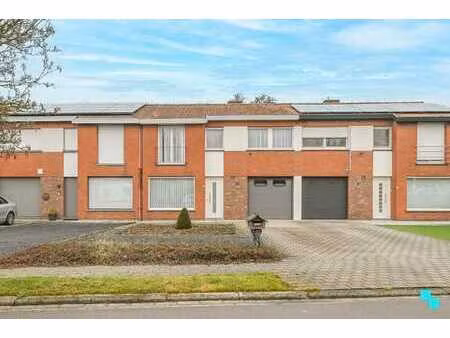 eengezinswoning met 4 slaapkamers in het hartje van kachtem