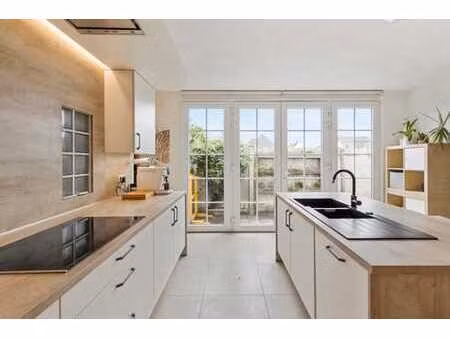 maison bien située et agréable avec 5 chambres et jardin