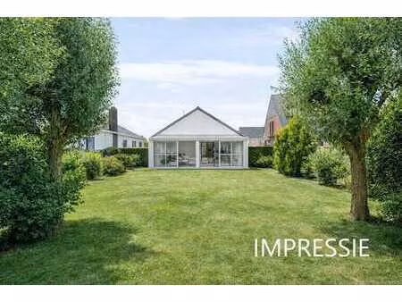 gunstig gelegen woning met ruime tuin en bijzonder veel p...