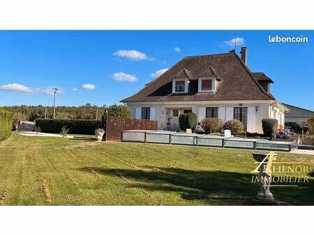 maison 9 pièces 225 m²