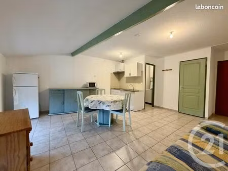 studio 1 pièce 28 m²