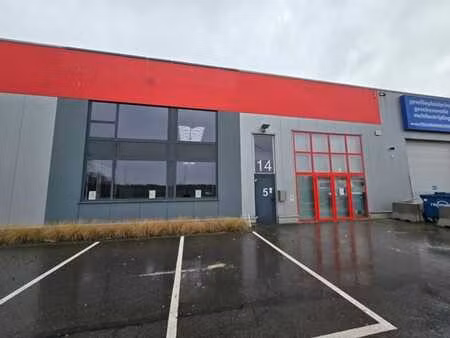 depôt de 700m² à louer