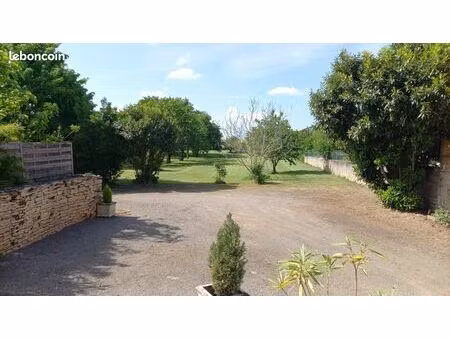 igé  maison de village 80 m² avec 780m² + terrain à bâtir 1172m² viabilisé