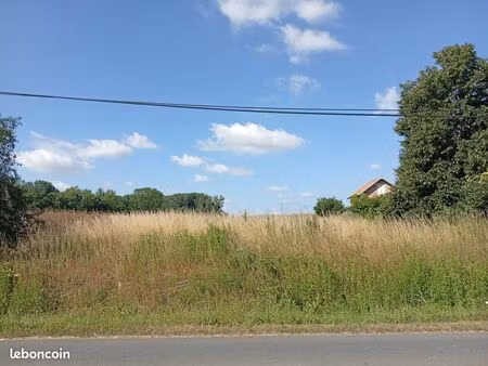 terrain de 852 m2 a 20 000