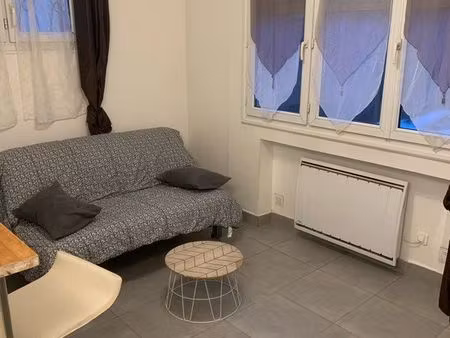 très beau studio proche gare