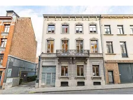 immeuble de rapport mixte: bureaux + 2 appartements