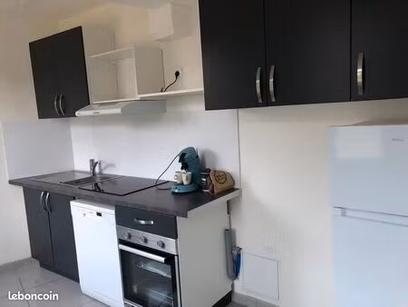 a louer  maison de ville t3 avec 2 parking et terrasse