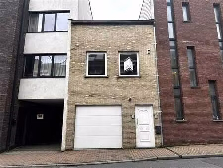 immeuble de rapport comprenant 2 logements.