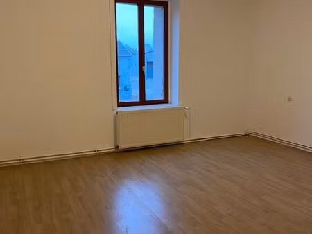 appartement rénové de 92m2 avec parking et garage fermé - vrigne aux bois