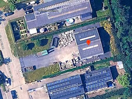 instapklaar magazijn (210m²) met verharde koer te huur in...